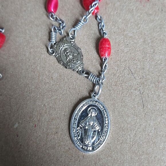 Red Beaded Rosary with Silver Toned Cross Unisex Medals Charms 2 Toned Reds - Picture 7 of 16